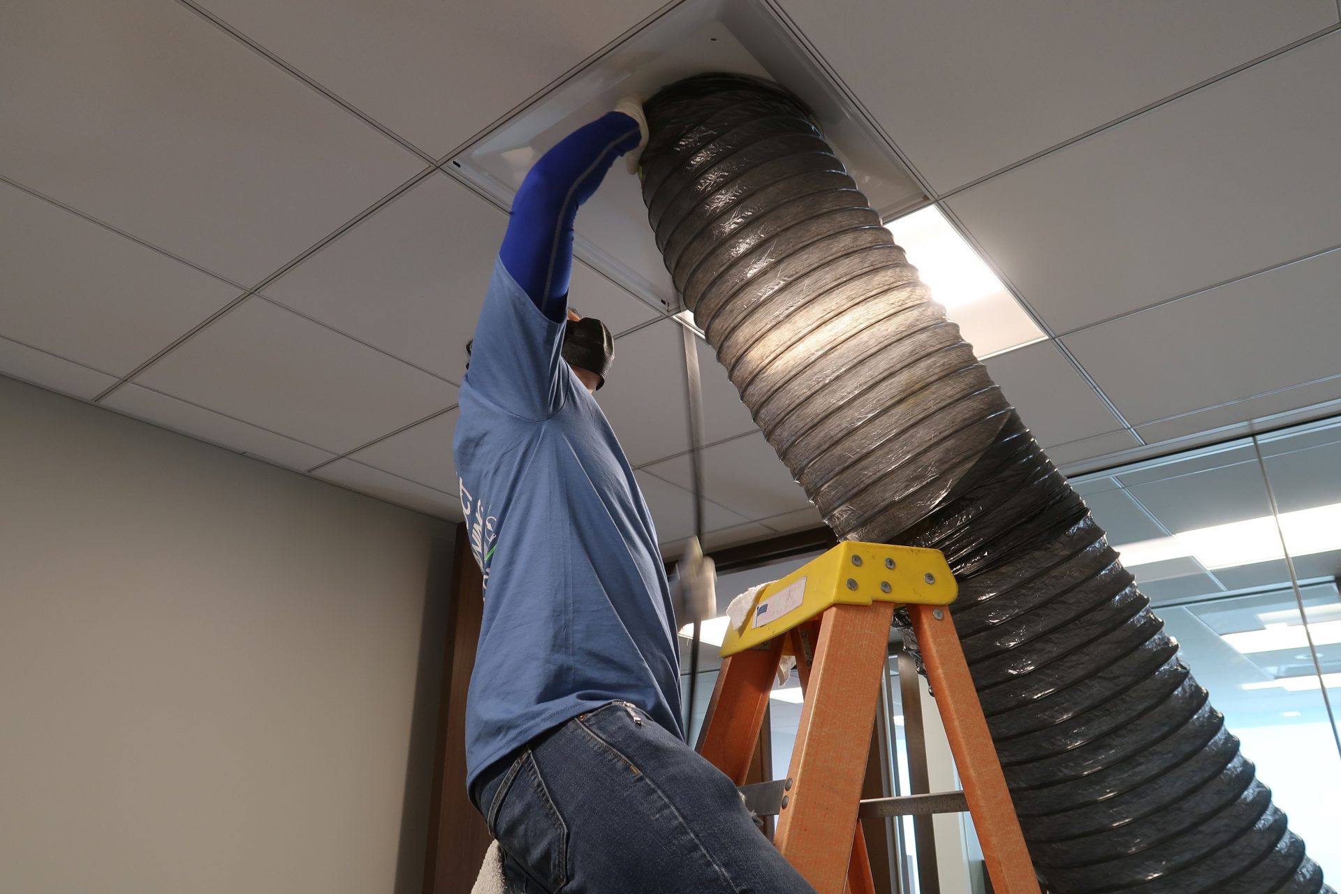 how is the hvac system used to reduce humidity